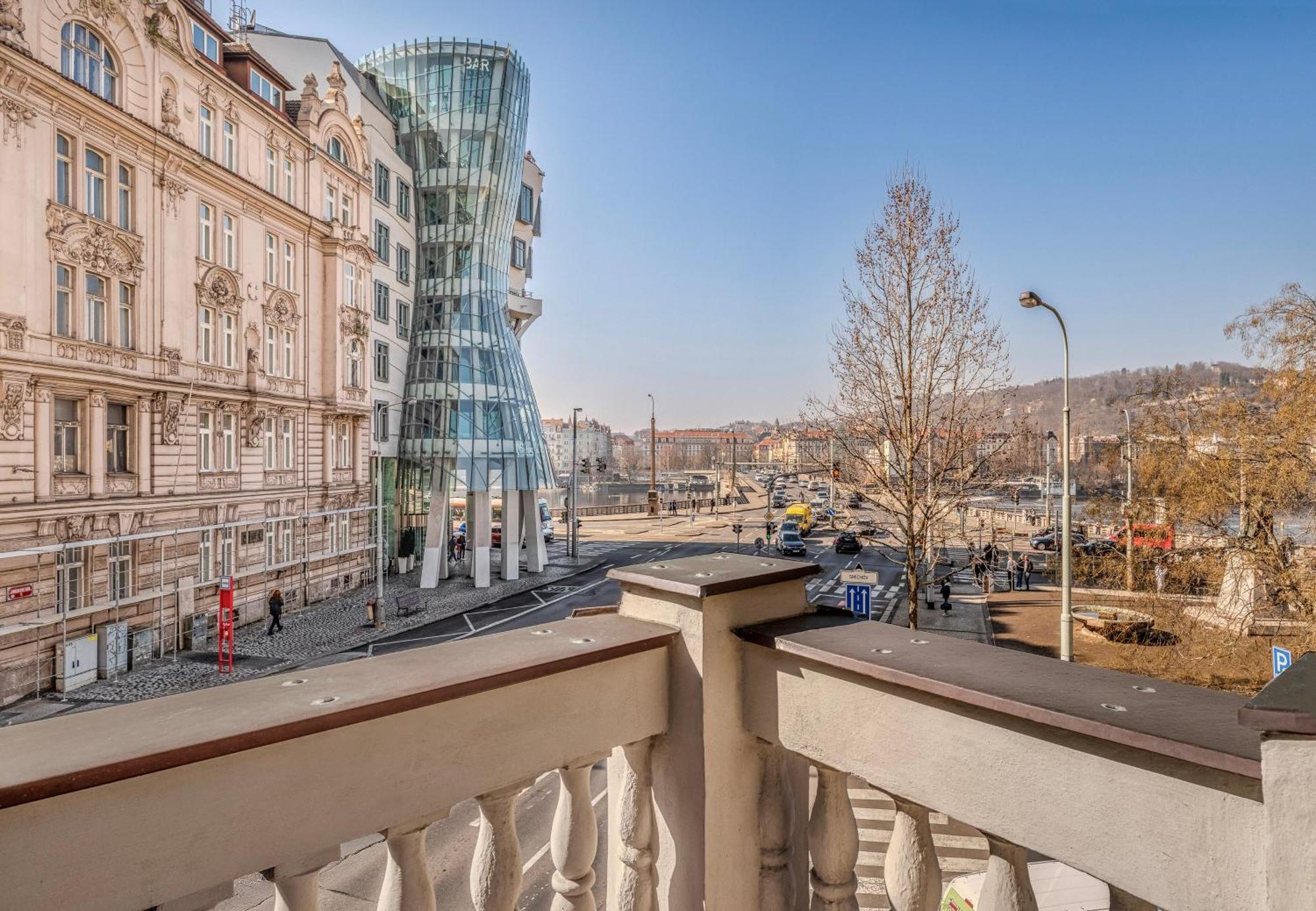 River Dance Suites By Adrez Prag Exteriör bild